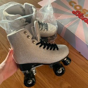 Cosmic Skates: RHINESTONE FLASHY ROLLER SKATES